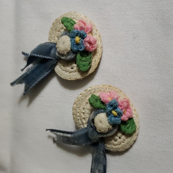 Vintage Crochet Hat Earrings - Picture 2 of 7